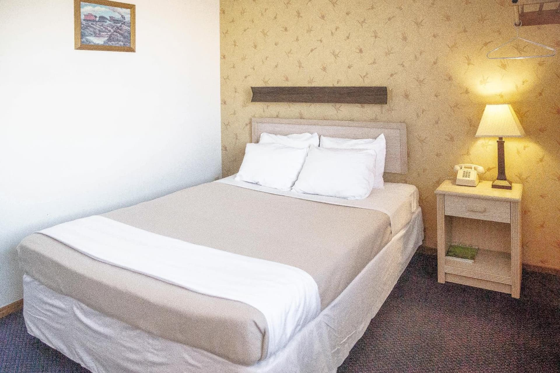 Drayton Inn interior in Drayton, ND — gallery photo 2