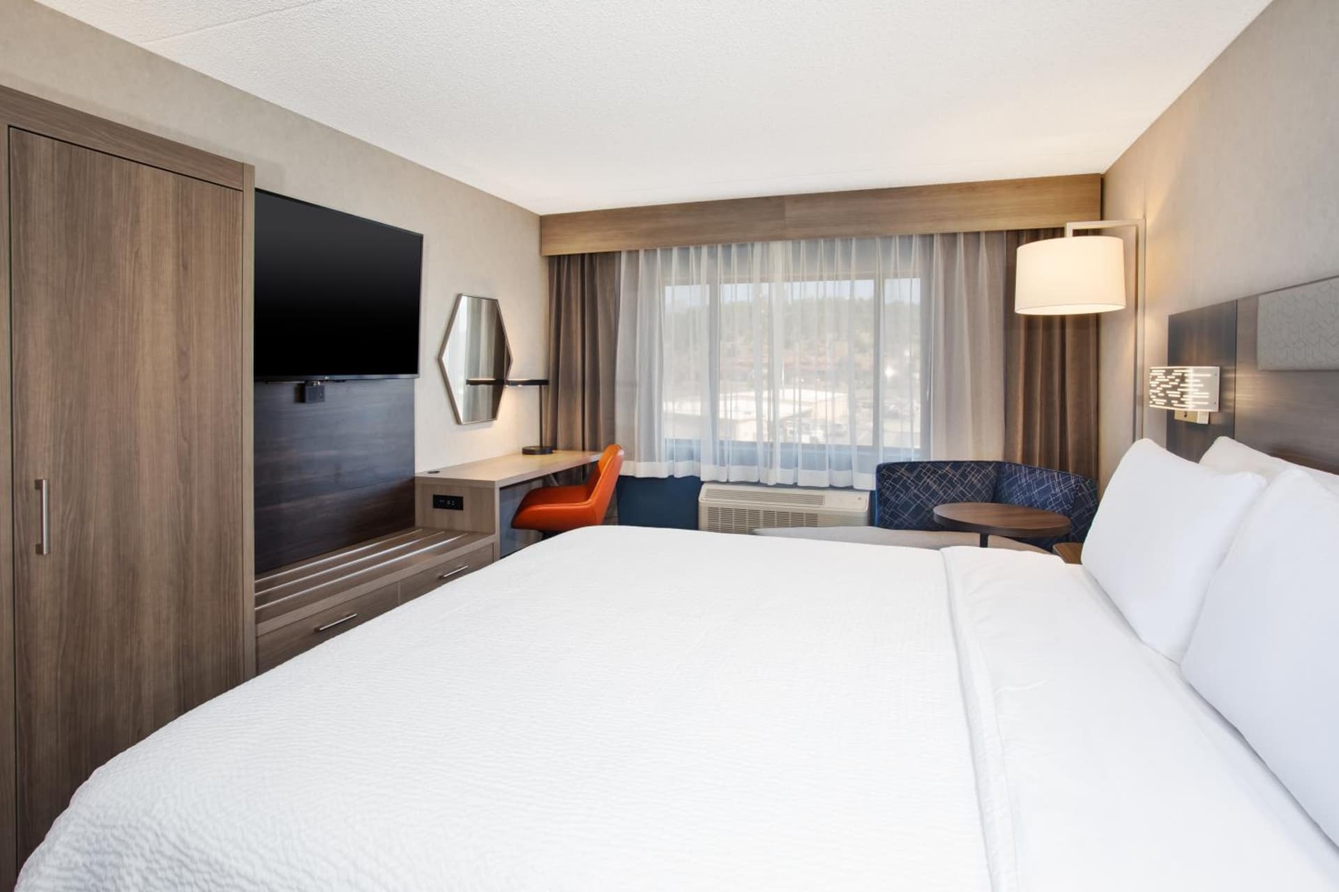 Holiday Inn Express Flagstaff by IHG interior in Flagstaff, AZ — gallery photo 2