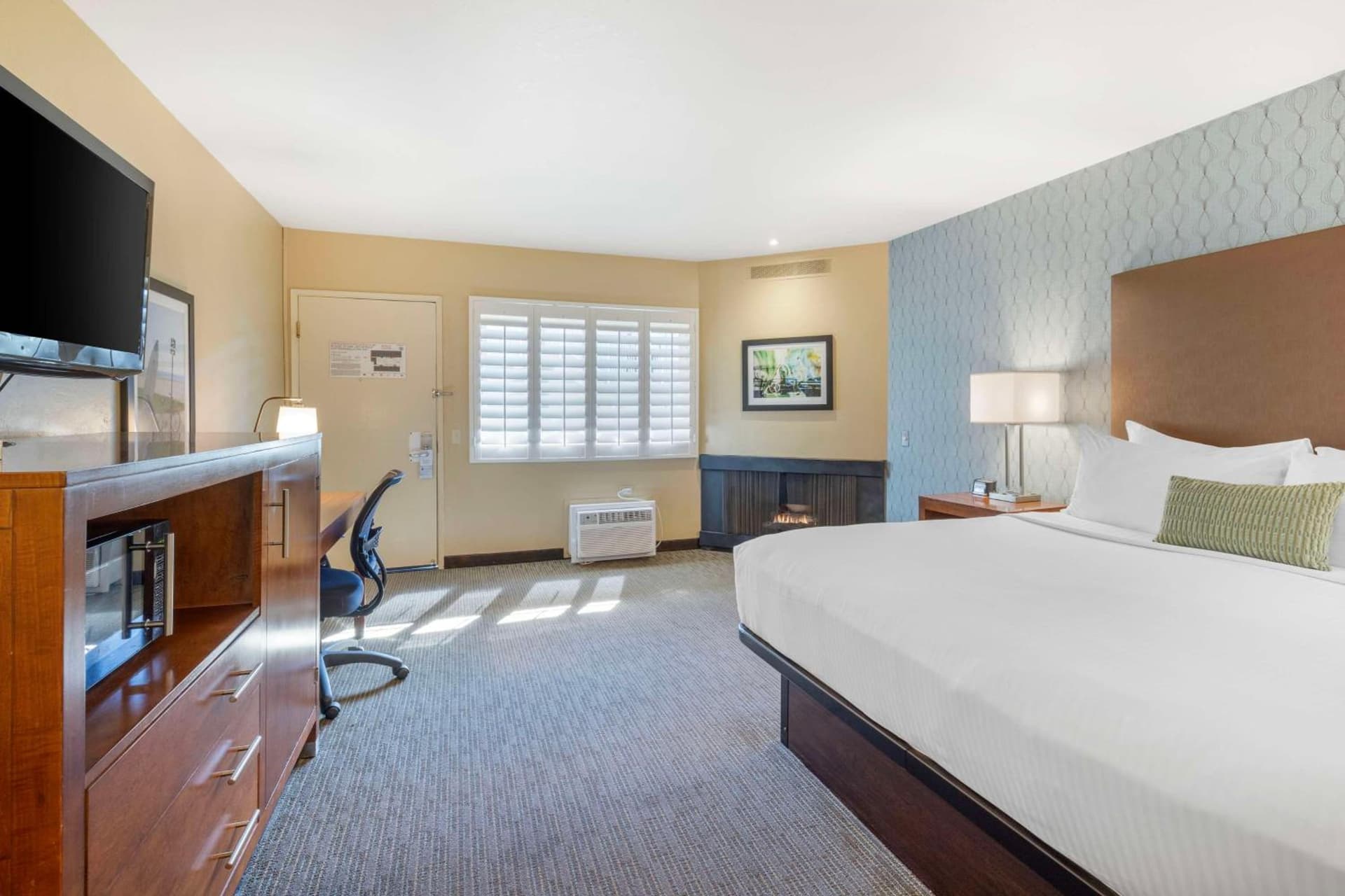 Best Western Plus Beach View Lodge Carlsbad gallery photo in Carlsbad, CA — image 12