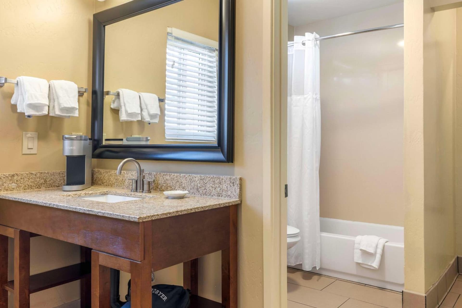 Best Western Plus Beach View Lodge Carlsbad gallery photo in Carlsbad, CA — image 5