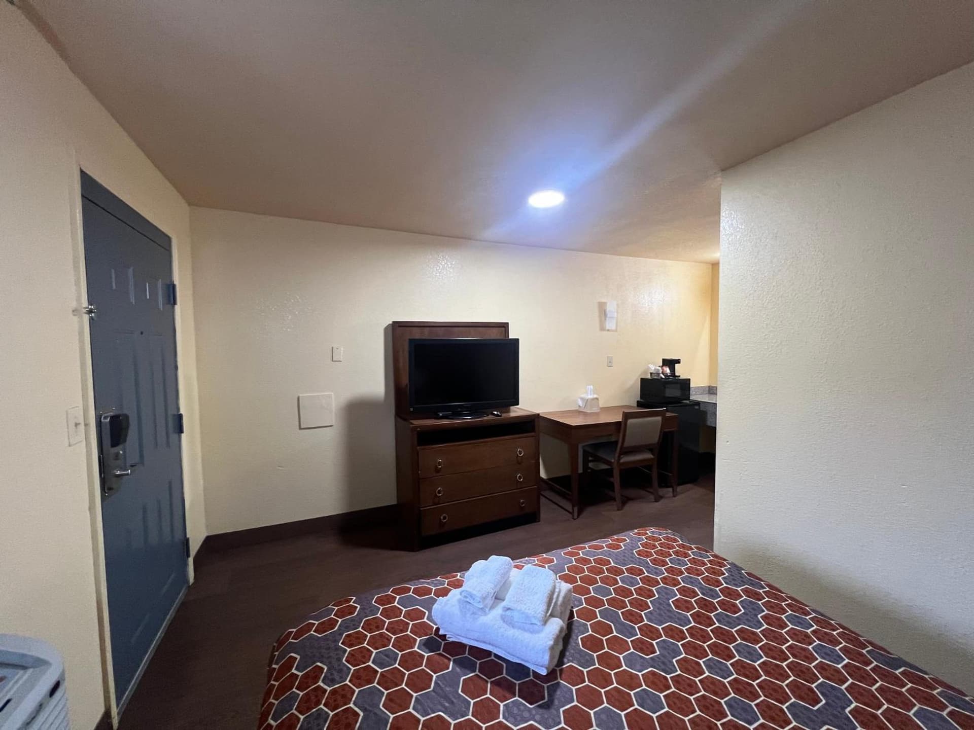 Relax Inn & Suites property views in New Orleans, LA — gallery photo 3