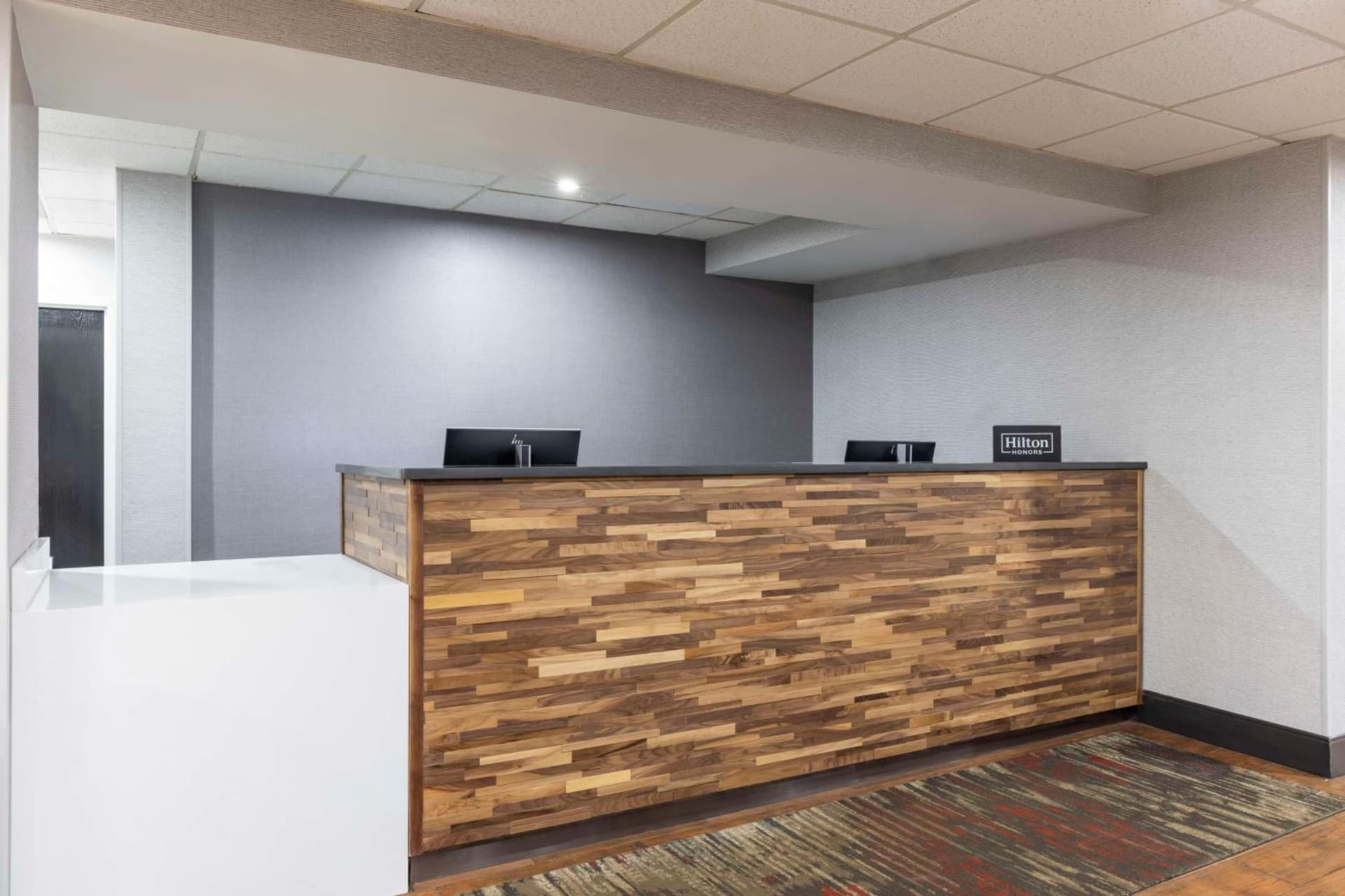 Hampton Inn Athens interior in Athens, GA — gallery photo 2