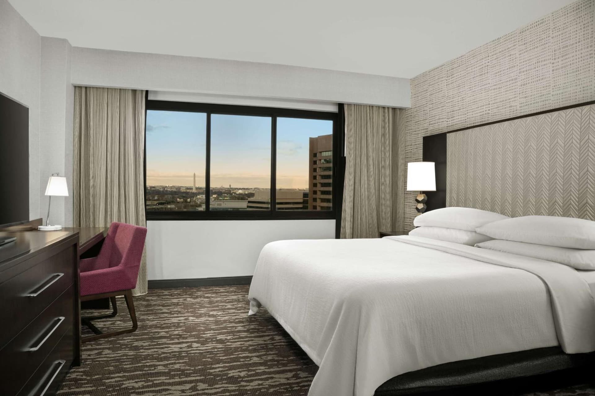 Embassy Suites by Hilton Crystal City National Airport gallery photo in Arlington, VA — image 60