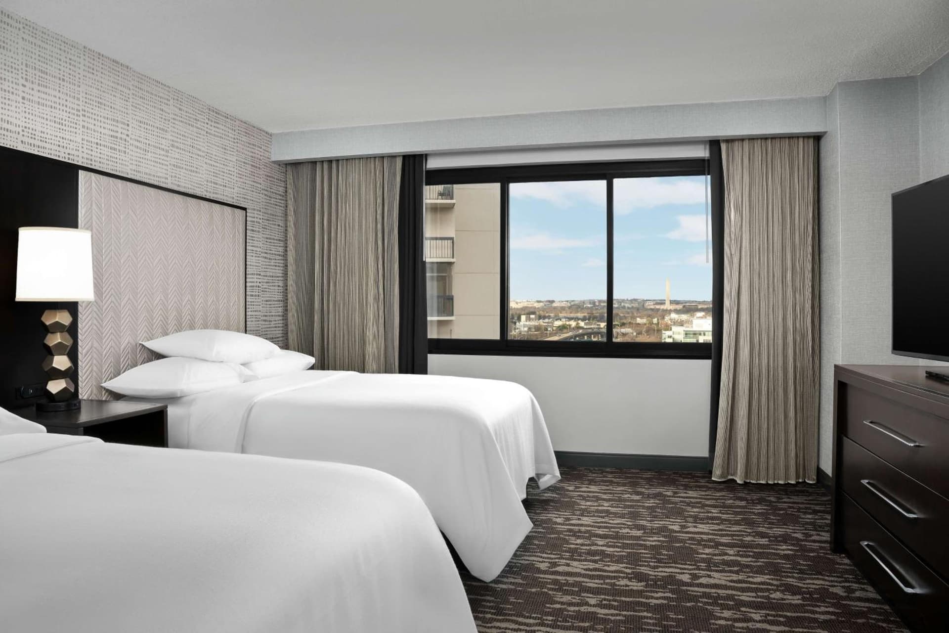 Embassy Suites by Hilton Crystal City National Airport gallery photo in Arlington, VA — image 47