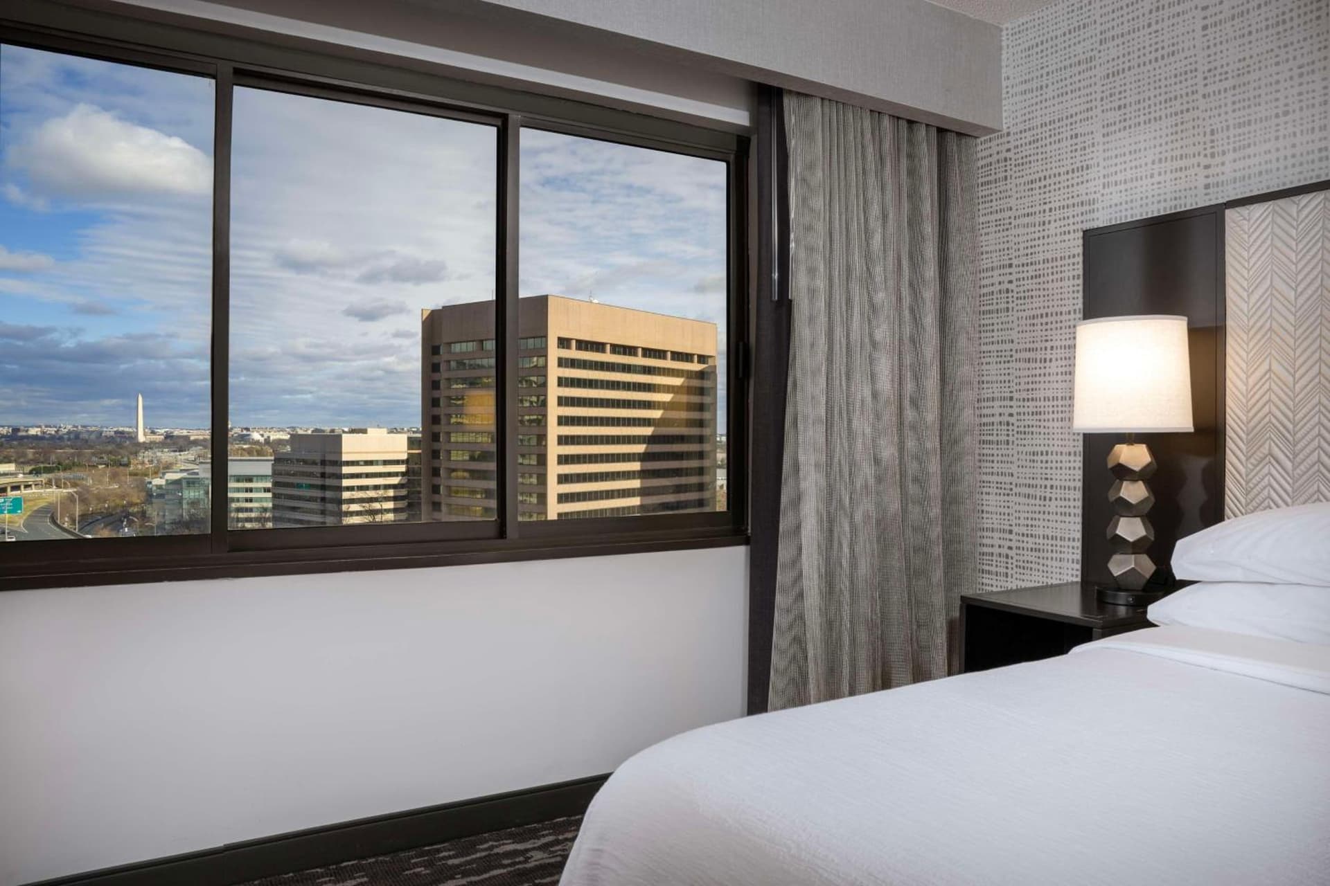 Embassy Suites by Hilton Crystal City National Airport gallery photo in Arlington, VA — image 52