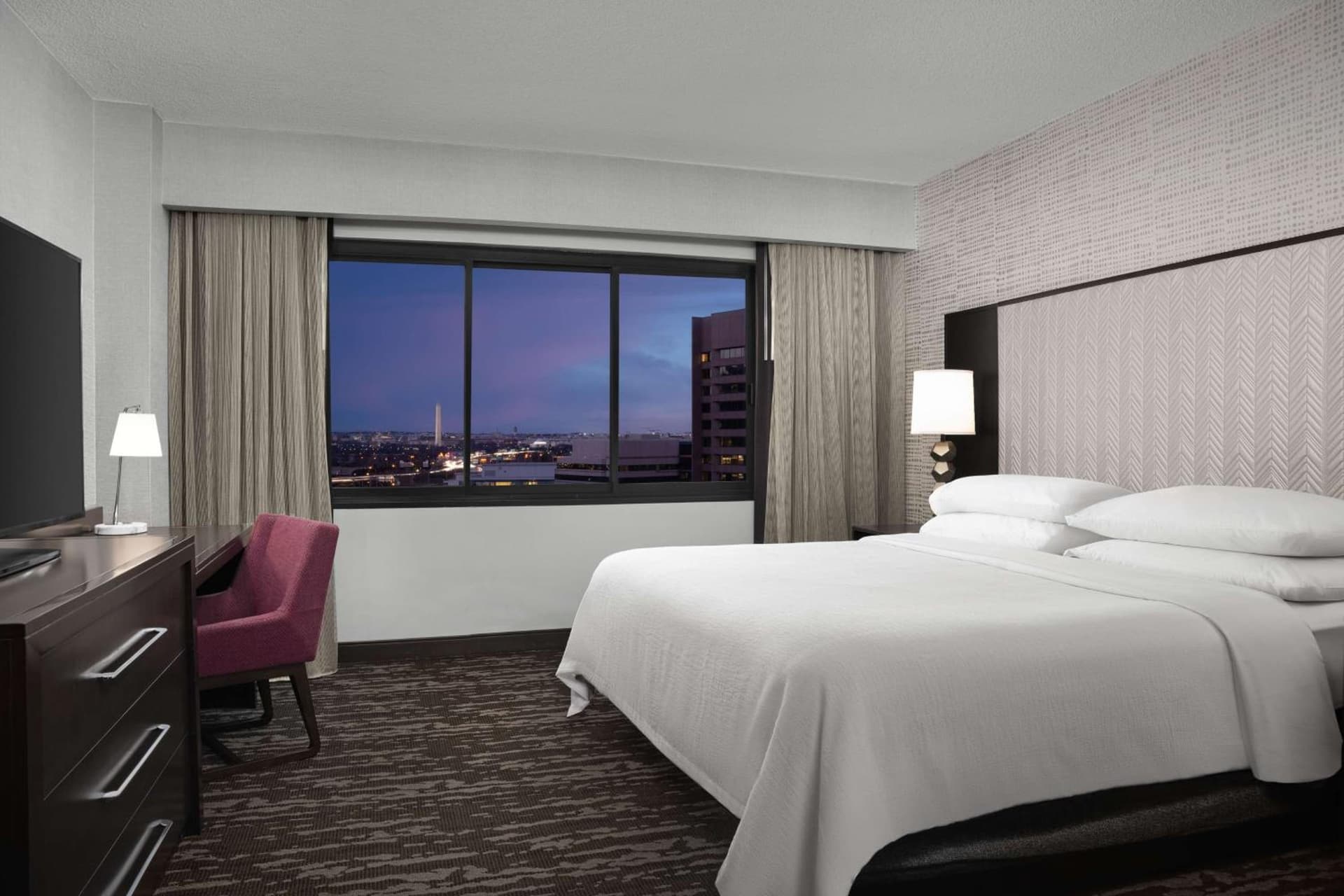 Embassy Suites by Hilton Crystal City National Airport gallery photo in Arlington, VA — image 27