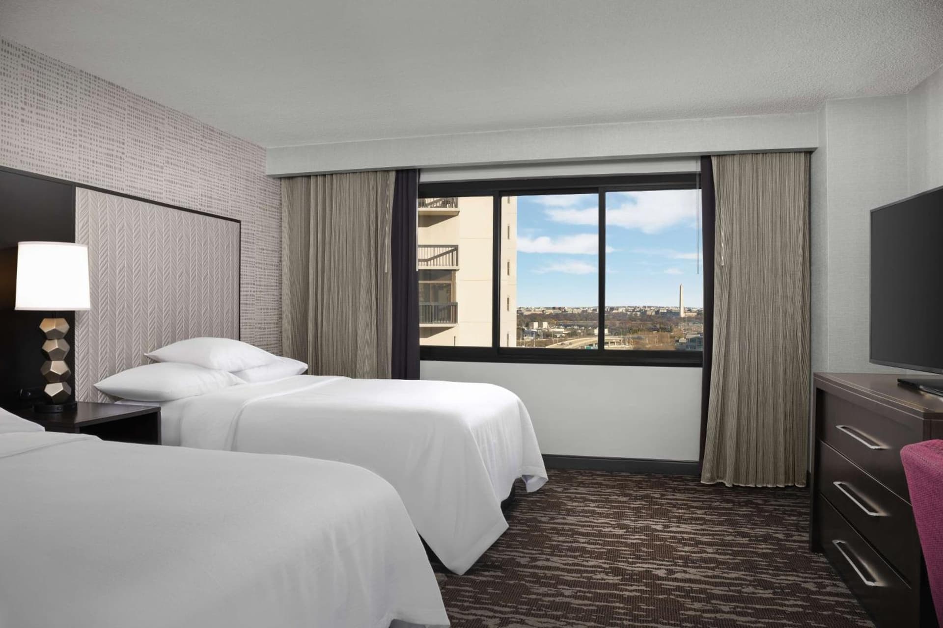 Embassy Suites by Hilton Crystal City National Airport gallery photo in Arlington, VA — image 39