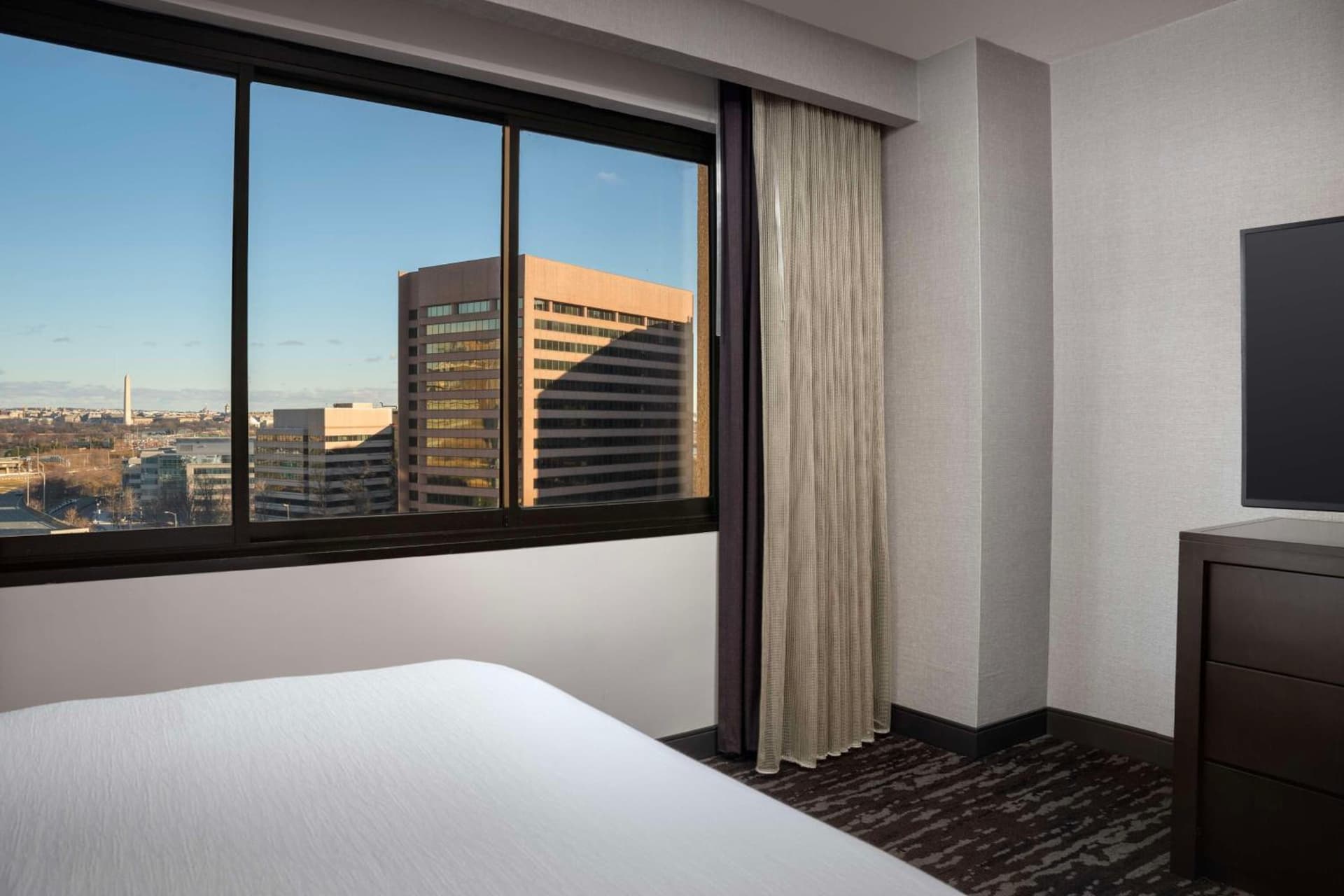 Embassy Suites by Hilton Crystal City National Airport gallery photo in Arlington, VA — image 19