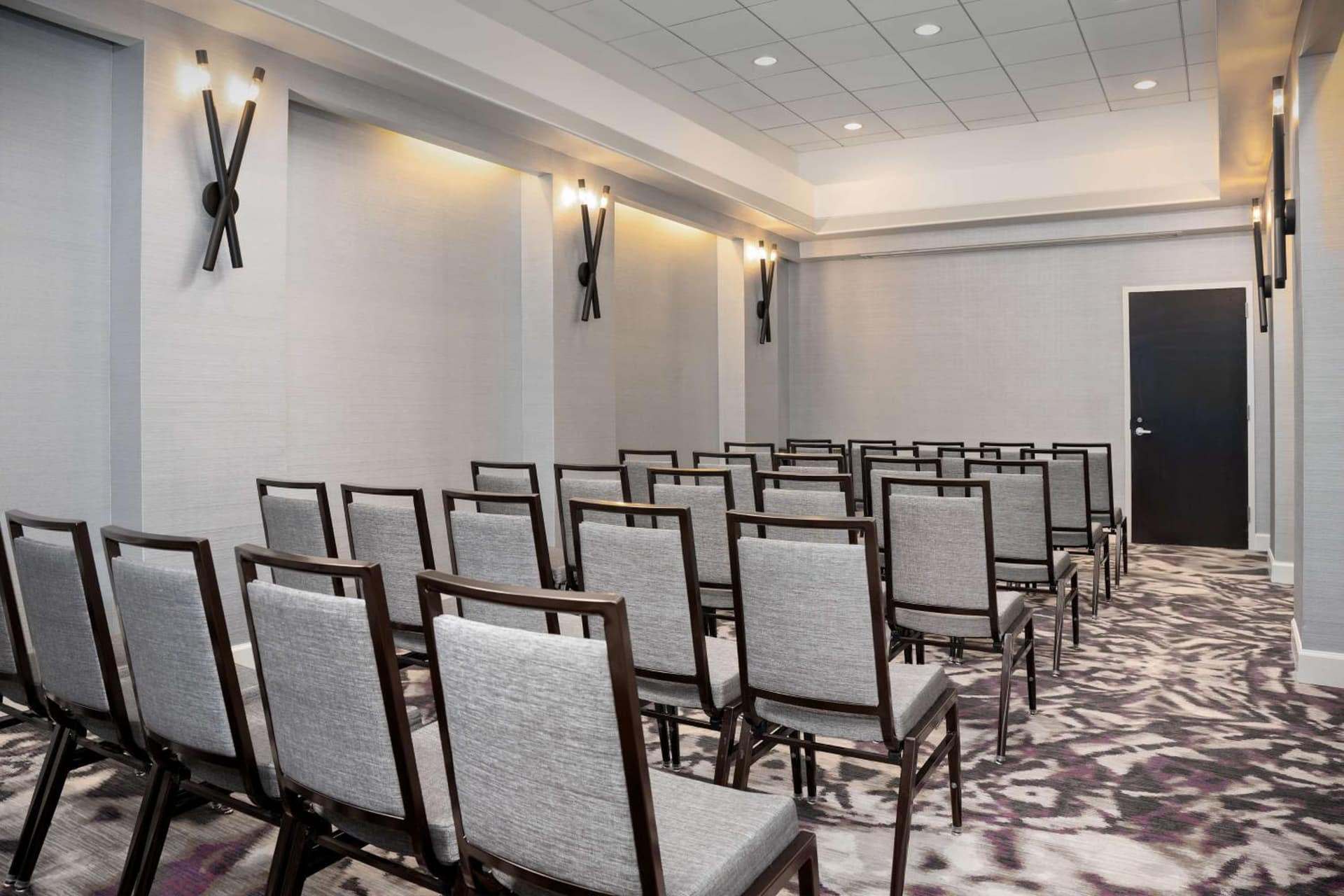 Embassy Suites by Hilton Crystal City National Airport gallery photo in Arlington, VA — image 61