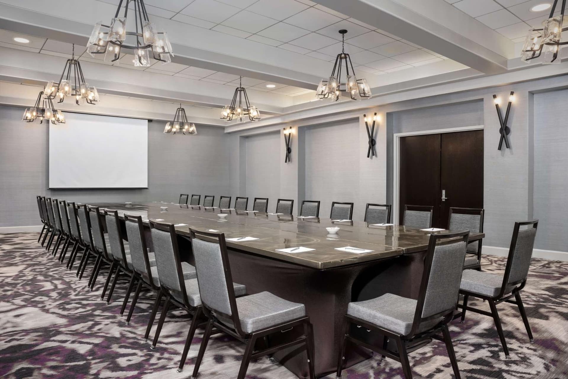 Embassy Suites by Hilton Crystal City National Airport gallery photo in Arlington, VA — image 9
