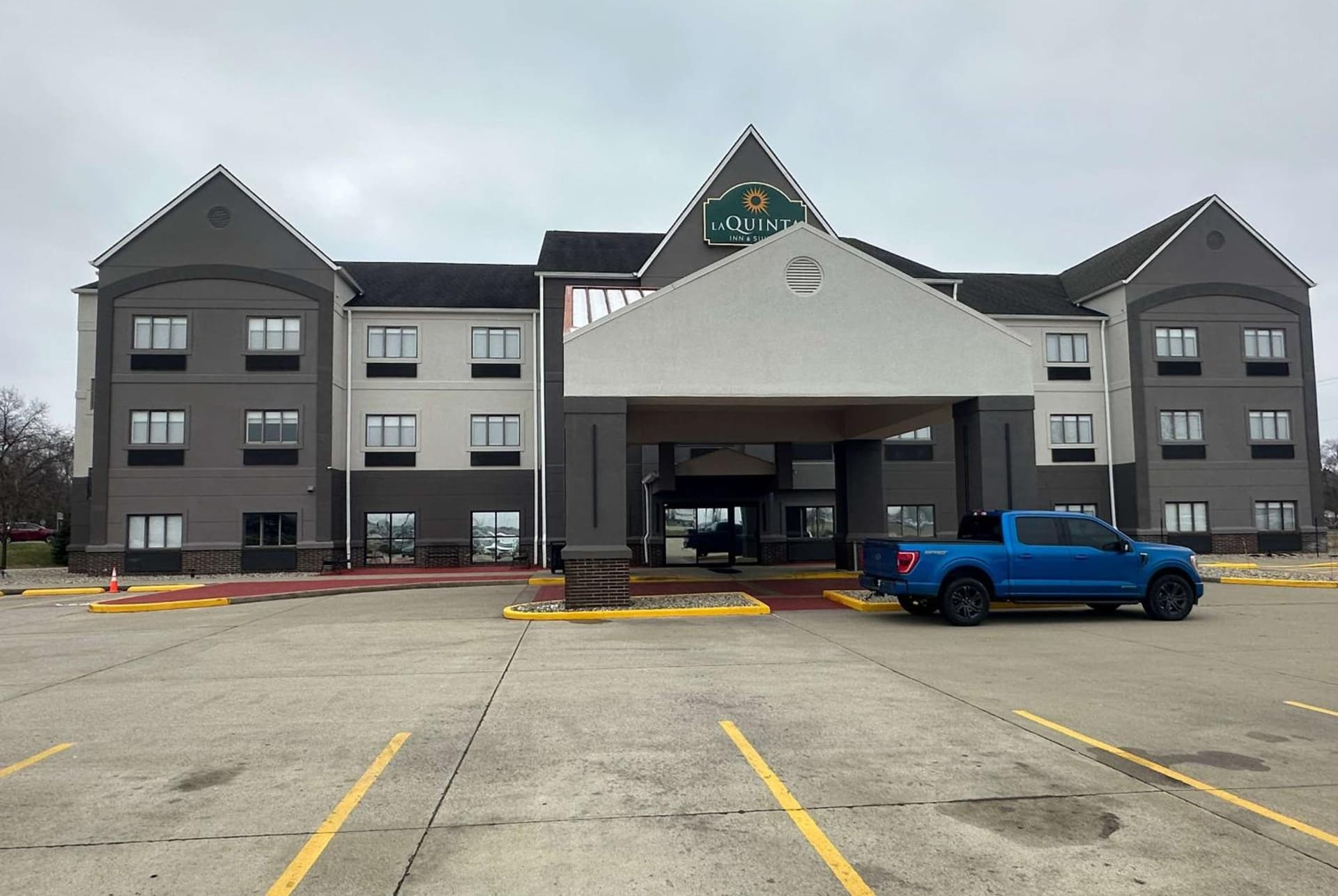 La Quinta by Wyndham South Bend exterior or lobby in South Bend, IN — main listing photo