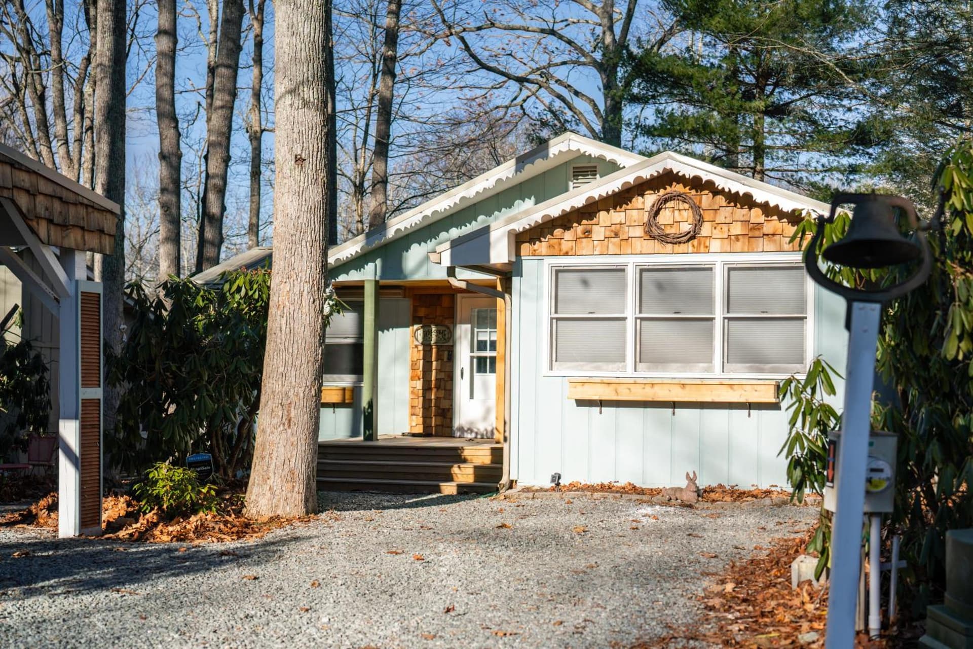 GREAT Central Location! Cabin Near Sugar Beech Boone featured exterior or lobby in Newland, NC — similar hotel