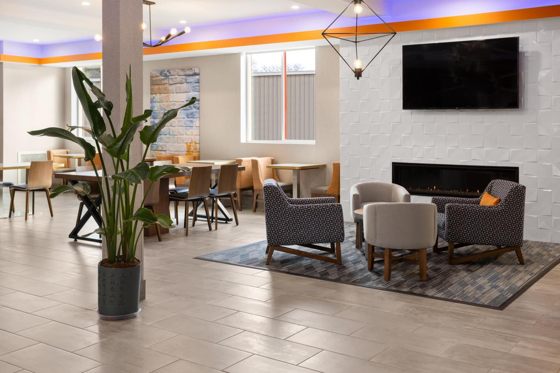 La Quinta Inn & Suites by Wyndham Williston Burlington interior in Williston, VT — gallery photo 2