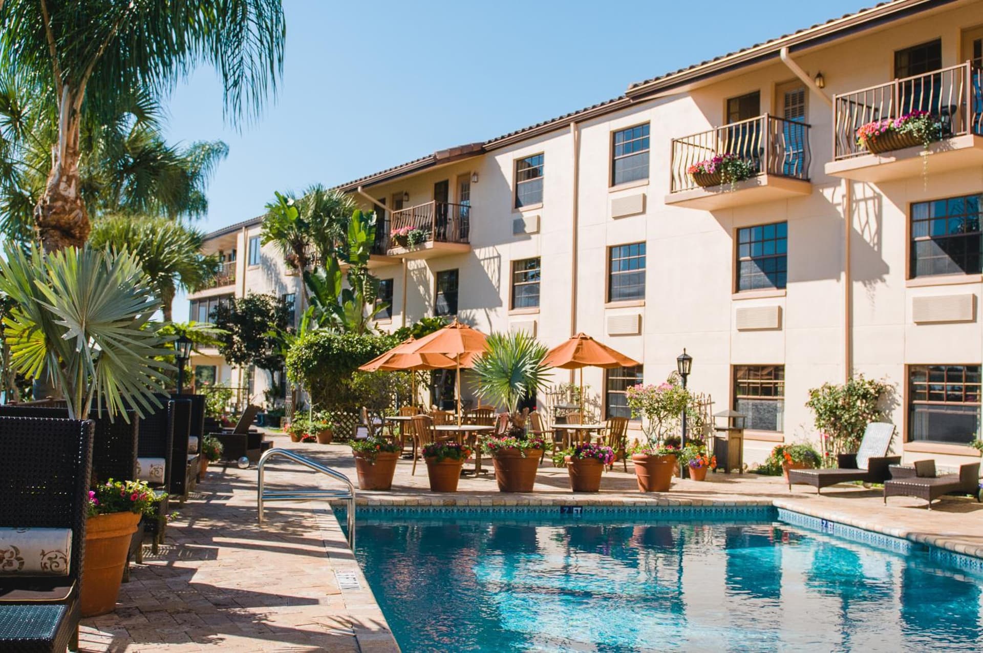 Inn on the Lakes interior in Sebring, FL — gallery photo 2