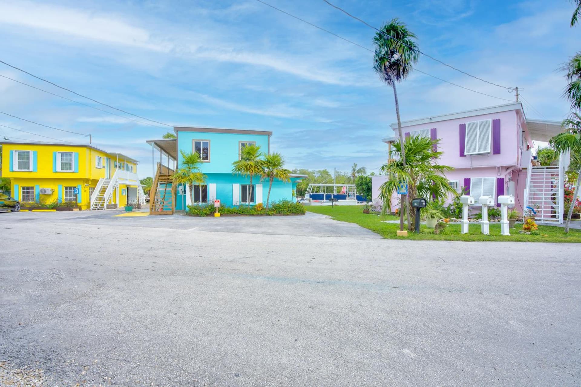 Captain Pip's Marina & Hideaway interior in Marathon, FL — gallery photo 2