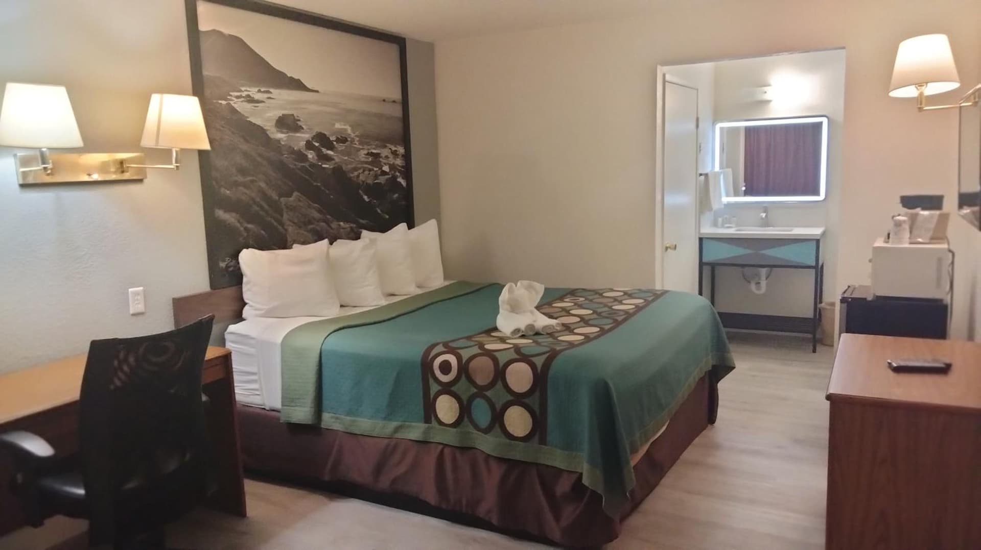 Super 8 by Wyndham Barstow property views in Barstow, CA — gallery photo 3