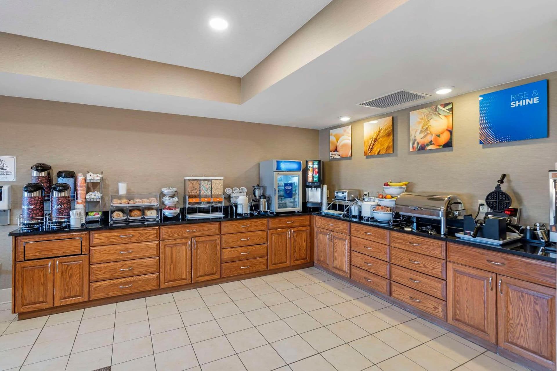 Comfort Suites Normal University area gallery photo in Bloomington, IL — image 25