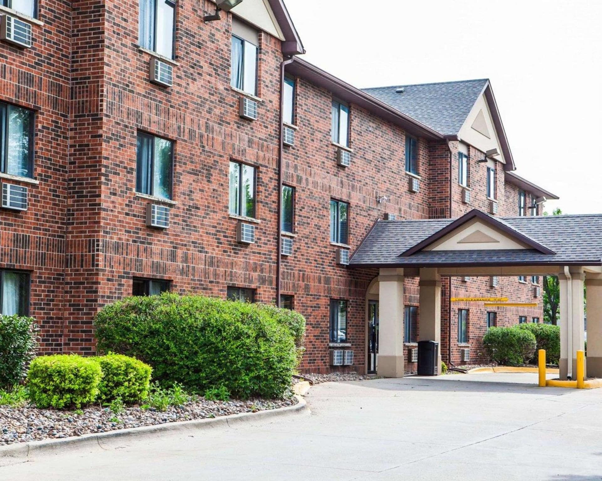 Quality Inn & Suites Ankeny-Des Moines featured exterior or lobby in Ankeny, IA — similar hotel