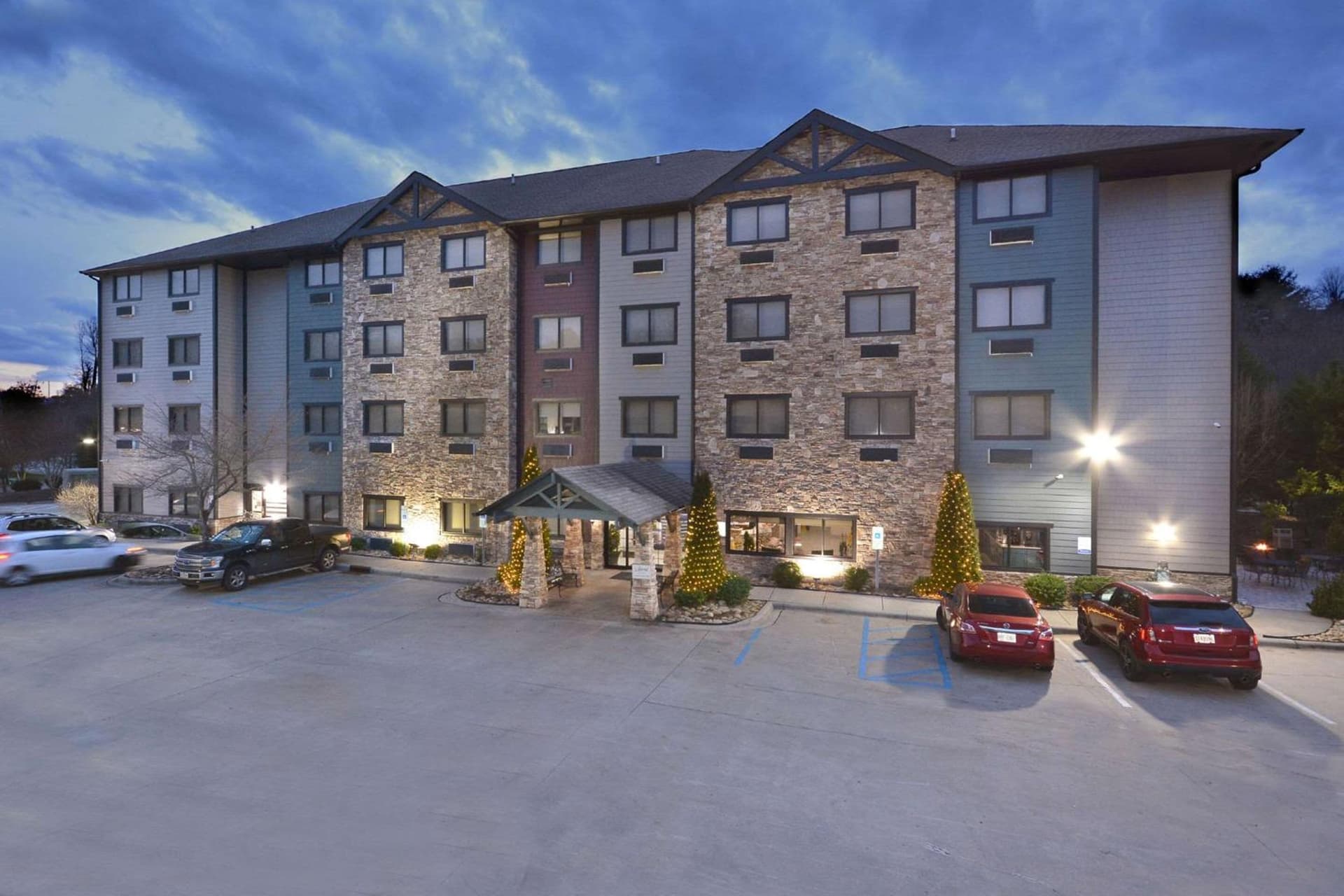 Brookstone Lodge near Biltmore Village, an Ascend Collection Hotel featured exterior or lobby in Asheville, NC — similar hotel