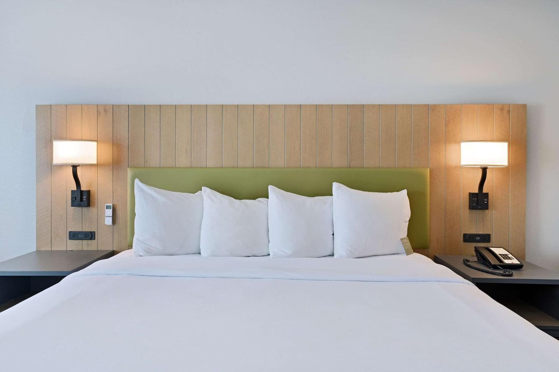 Country Inn & Suites by Radisson, Bloomington-Normal Airport, IL interior in Bloomington, IL — gallery photo 2