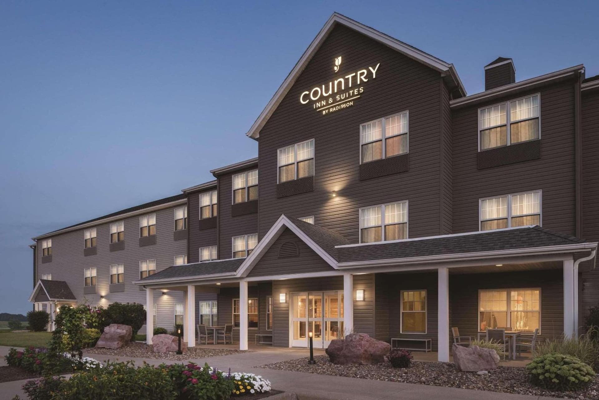 Country Inn & Suites by Radisson, Pella, IA featured exterior or lobby in Pella, IA — similar hotel