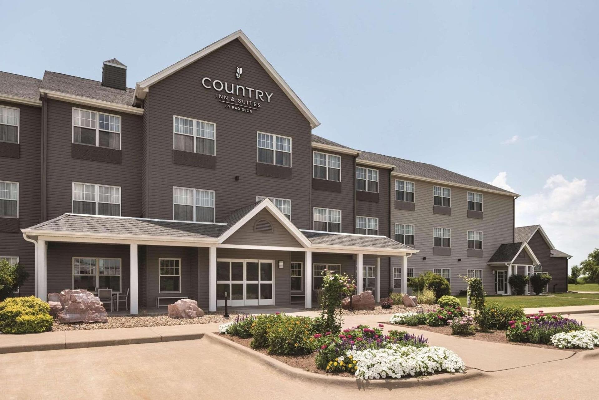 Country Inn & Suites by Radisson, Pella, IA property views in Pella, IA — gallery photo 3