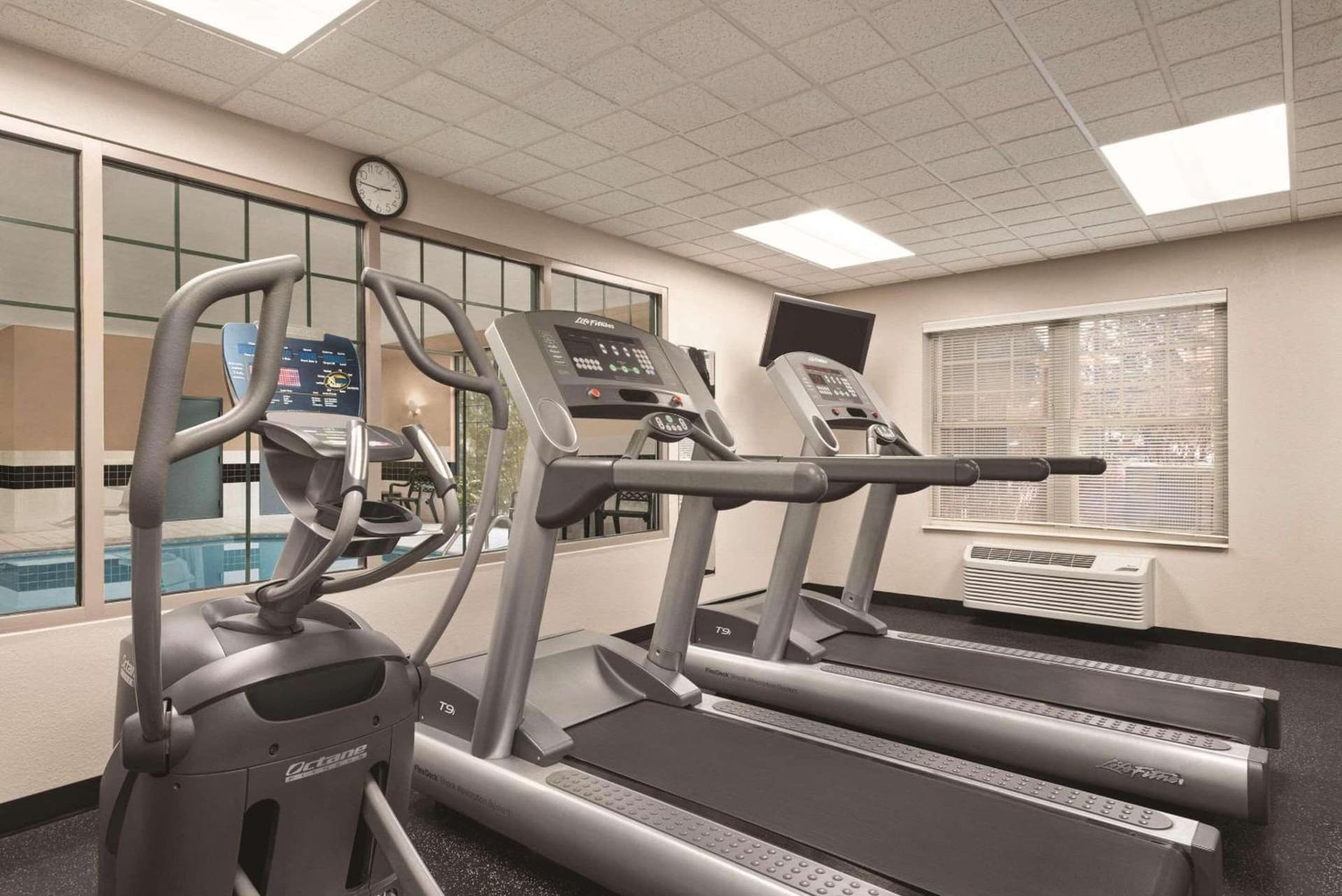 Country Inn & Suites by Radisson, Schaumburg, IL gallery photo in Schaumburg, IL — image 33