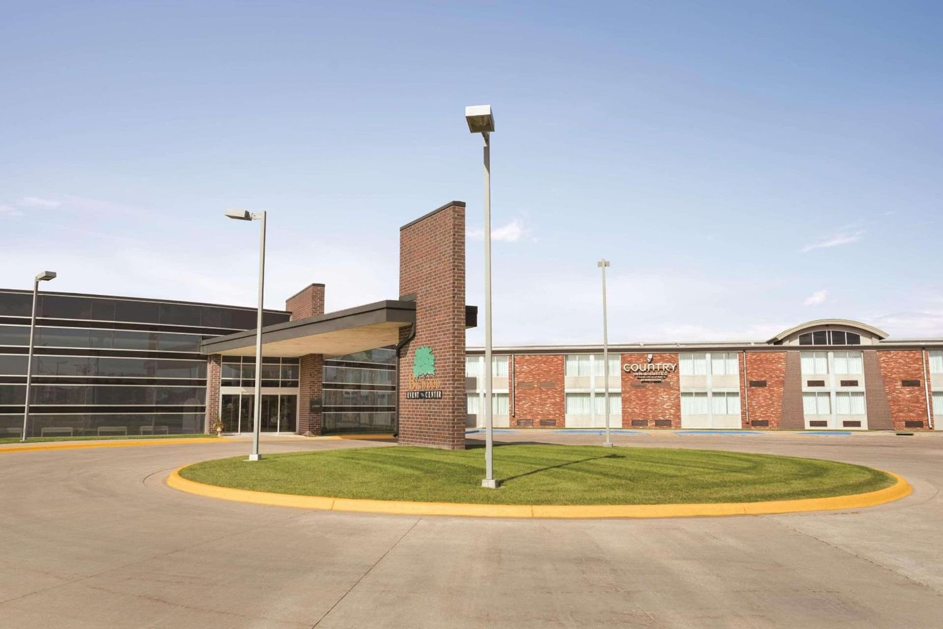 Country Inn & Suites by Radisson, Fergus Falls, MN featured exterior or lobby in Fergus Falls, MN — similar hotel