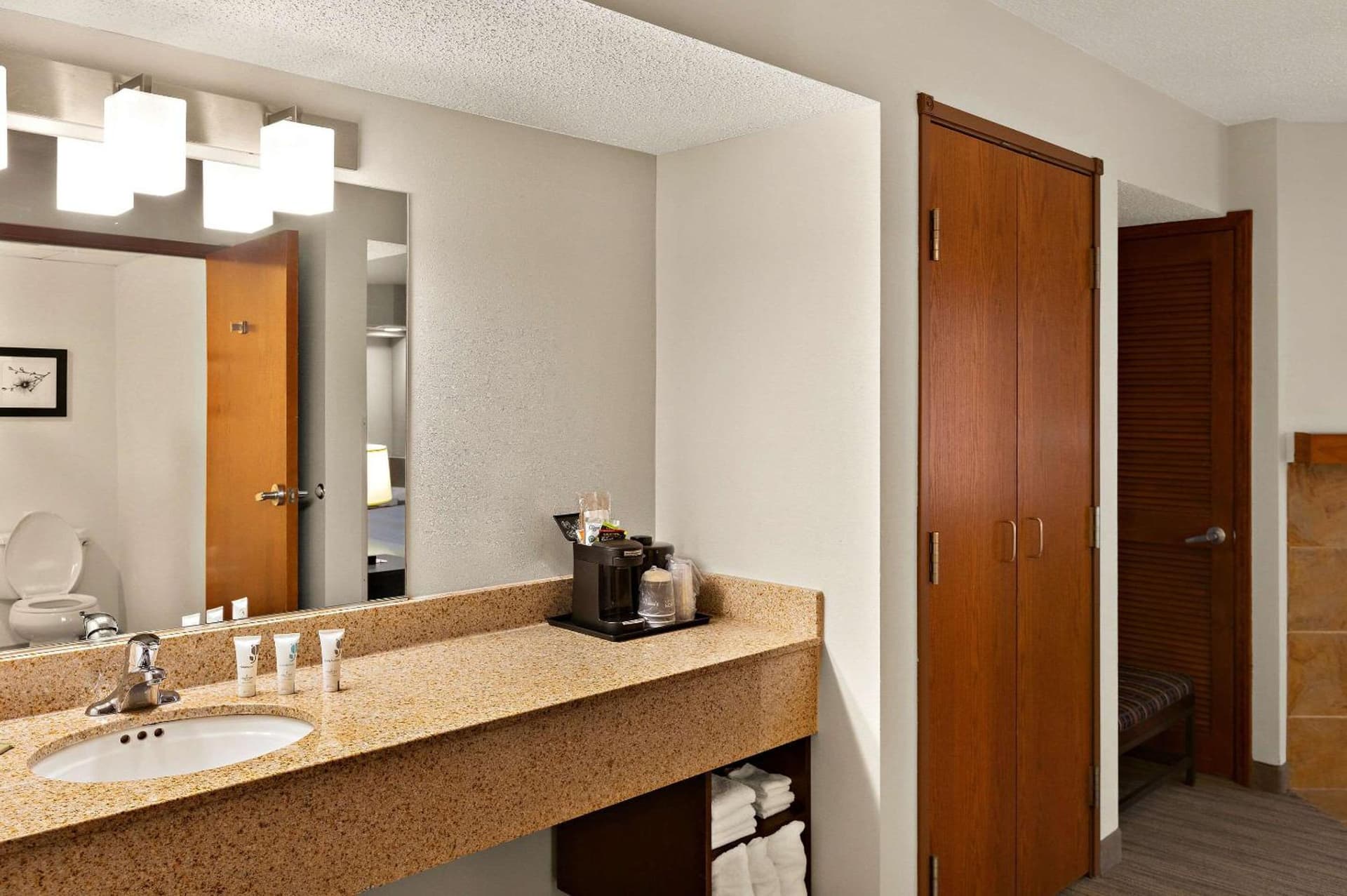 Country Inn & Suites by Radisson, Jonesborough-Johnson City West, TN gallery photo in Jonesborough, TN — image 18
