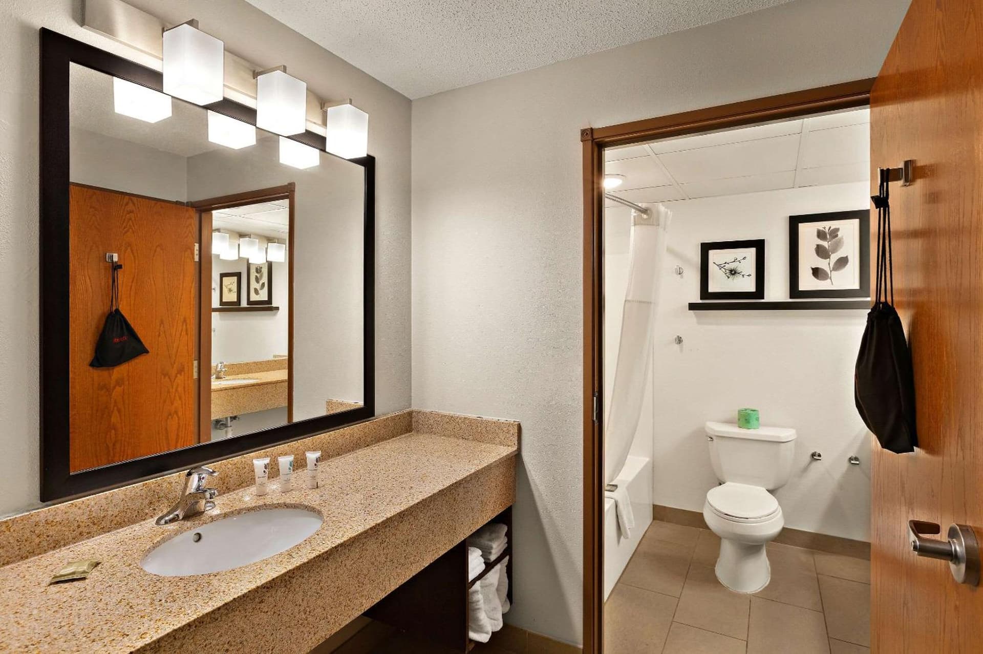 Country Inn & Suites by Radisson, Jonesborough-Johnson City West, TN gallery photo in Jonesborough, TN — image 57