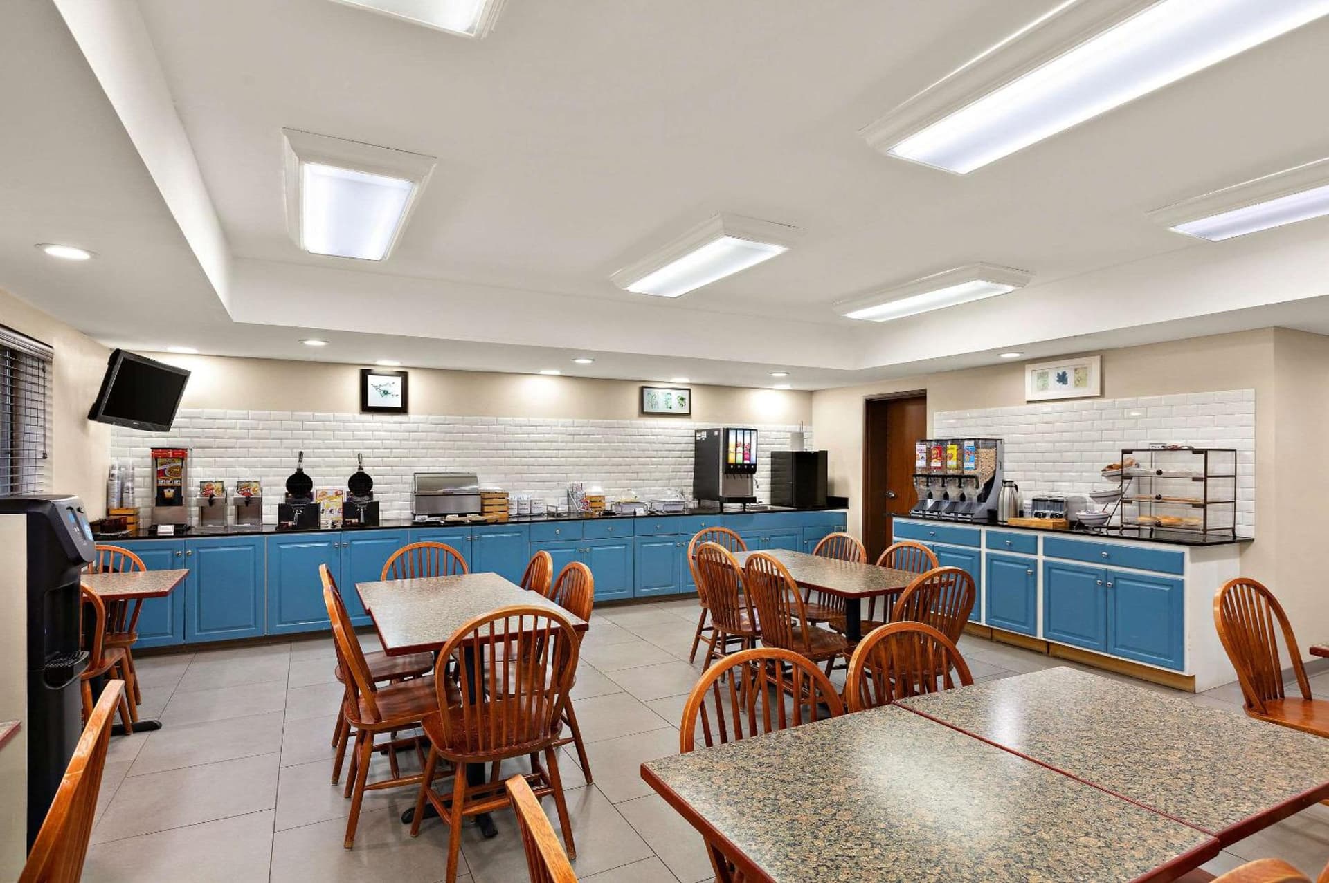 Country Inn & Suites by Radisson, Jonesborough-Johnson City West, TN property views in Jonesborough, TN — gallery photo 3