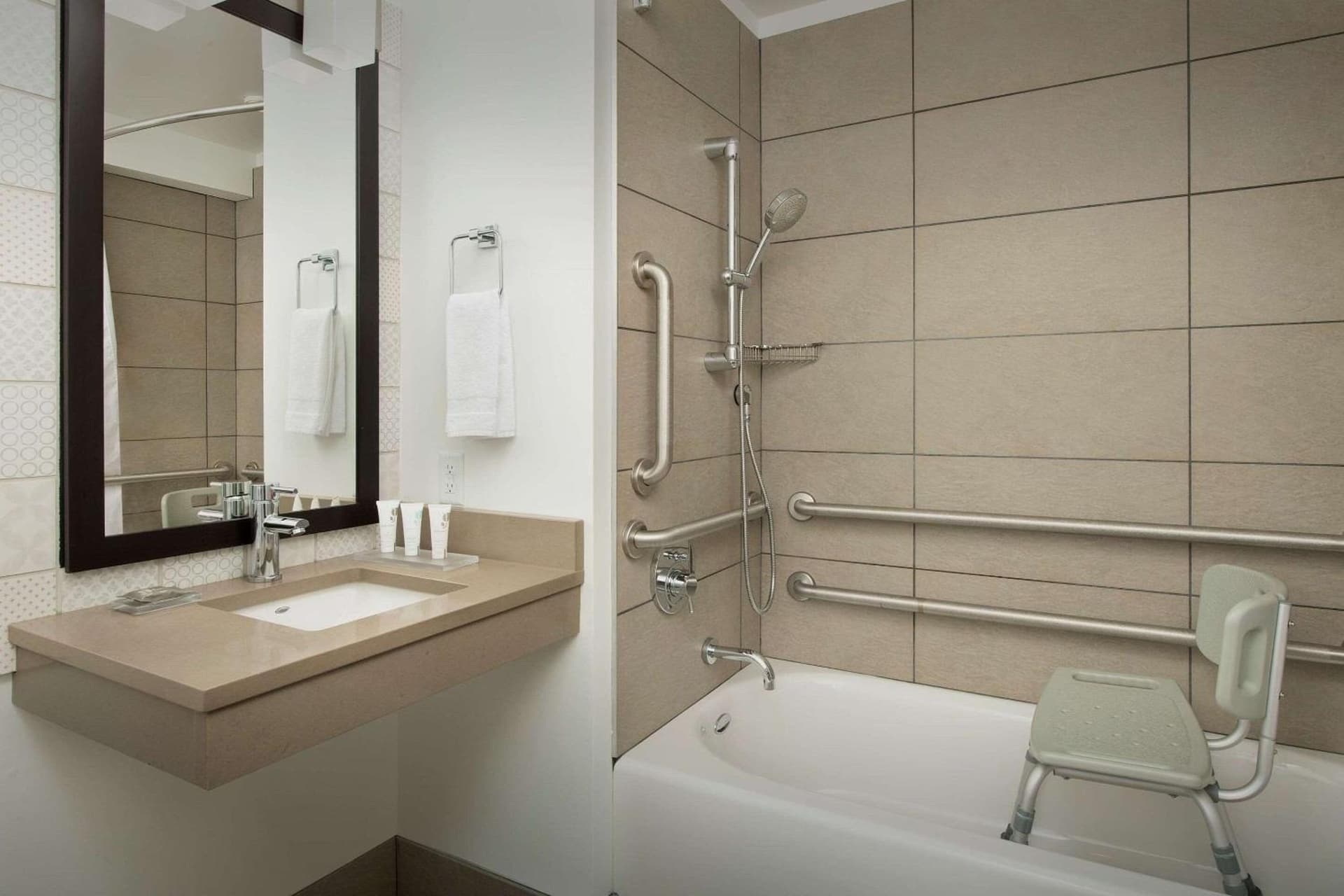 Country Inn & Suites by Radisson, Seattle-Tacoma International Airport, WA gallery photo in SeaTac, WA — image 14