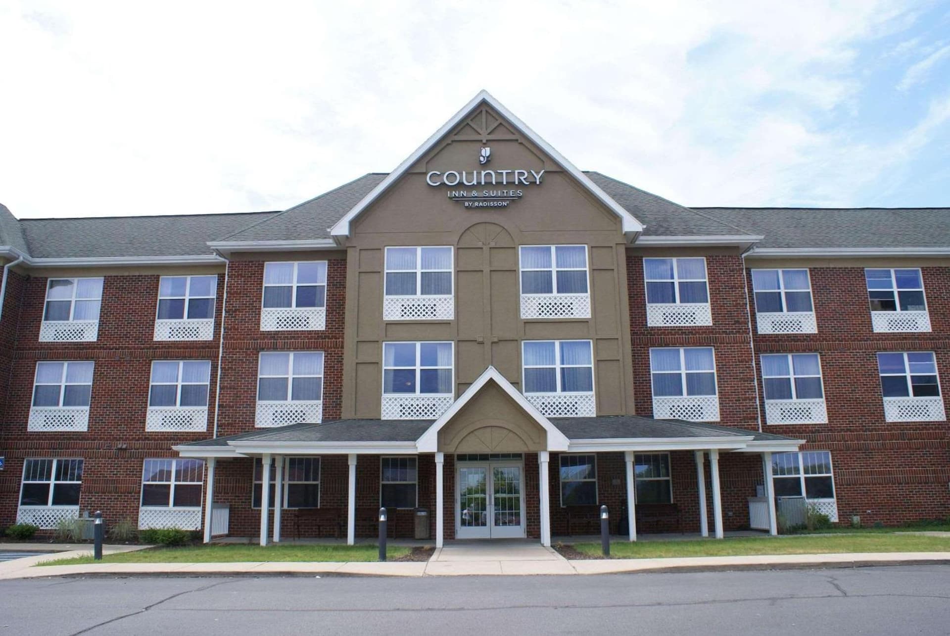 Country Inn & Suites by Radisson, Lansing, MI featured exterior or lobby in Lansing, MI — similar hotel