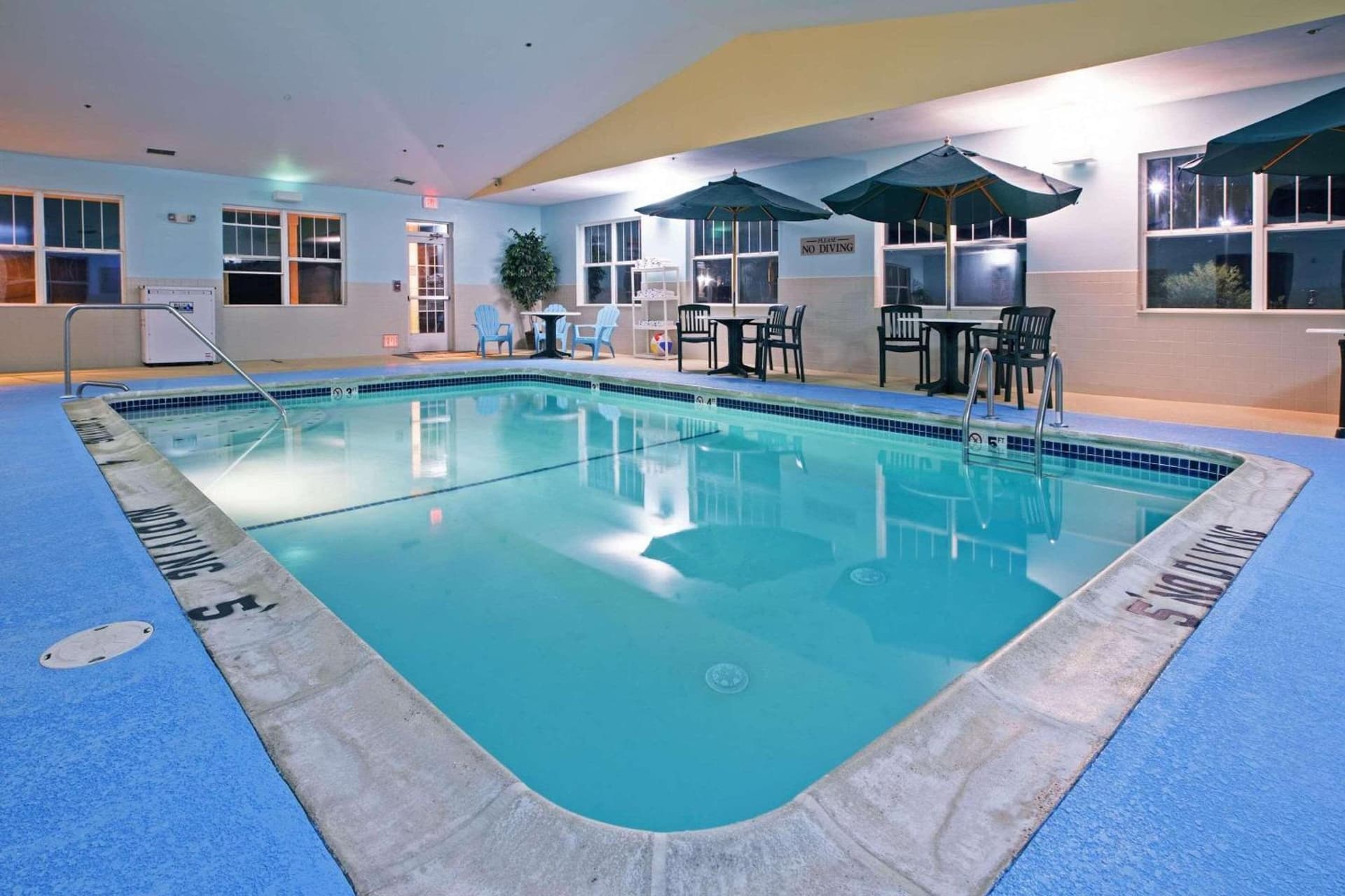 Country Inn & Suites by Radisson, Lansing, MI gallery photo in Lansing, MI — image 61
