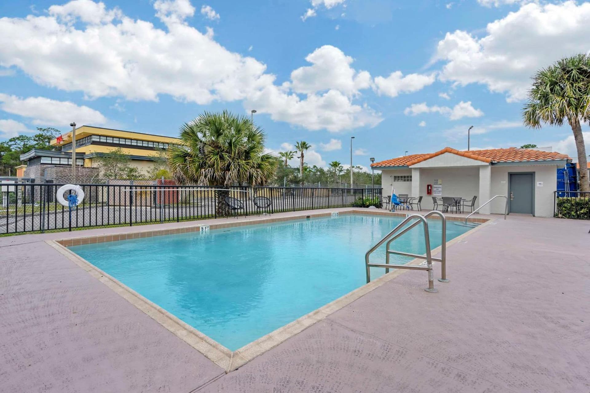 Quality Inn & Suites Orlando East - UCF Area interior in Orlando, FL — gallery photo 2