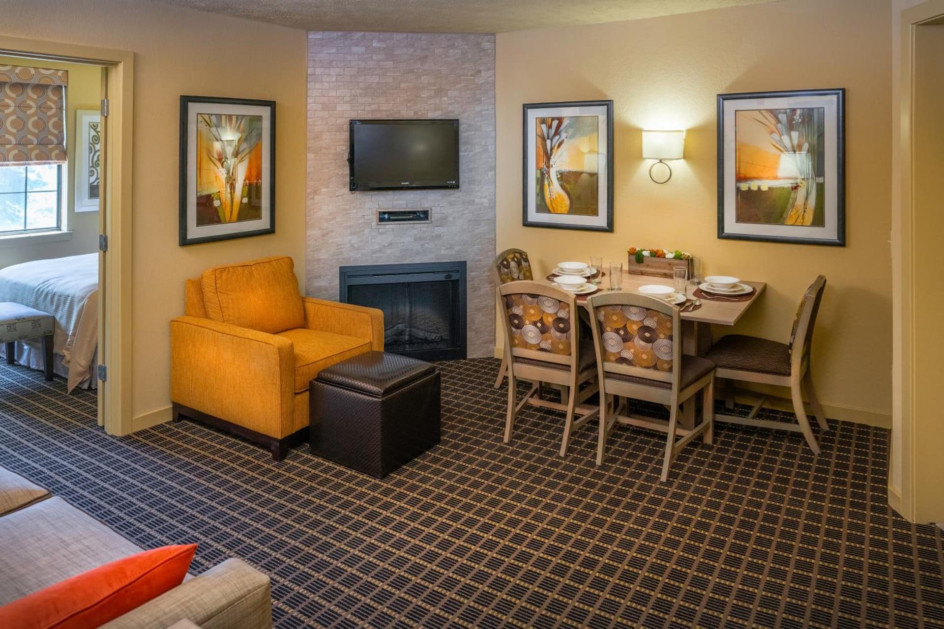 Patriots Inn interior in Williamsburg, VA — gallery photo 2