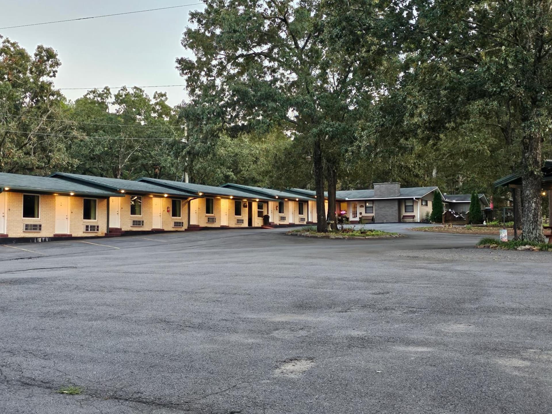 Southern Comfort Inn & Resort featured exterior or lobby in Fairfield Bay, AR — similar hotel