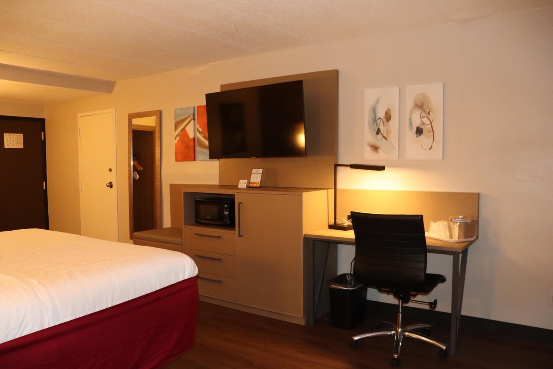 Clarion Hotel & Conference Center Lansing West gallery photo in Lansing, MI — image 48
