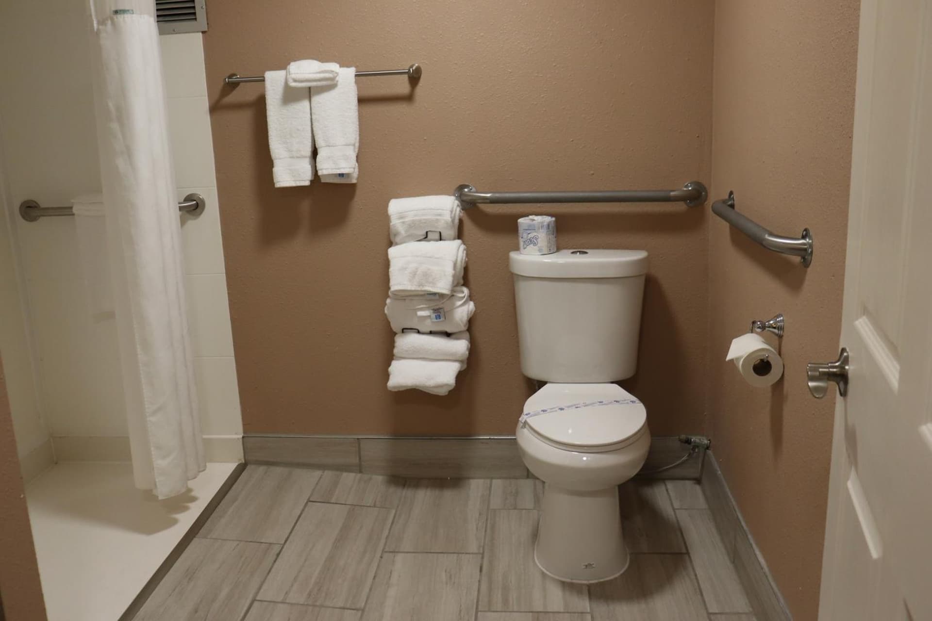 Clarion Hotel & Conference Center Lansing West property views in Lansing, MI — gallery photo 3