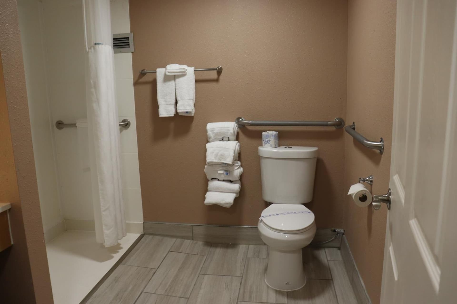 Clarion Hotel & Conference Center Lansing West gallery photo in Lansing, MI — image 34