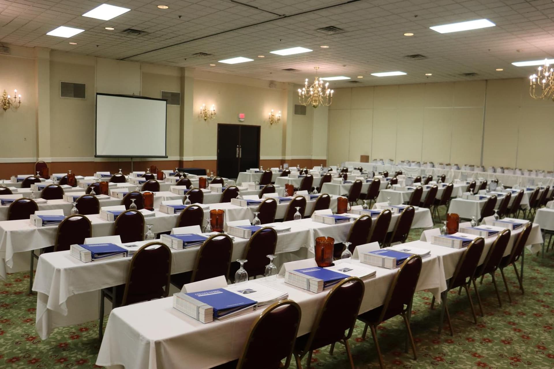 Clarion Hotel & Conference Center Lansing West gallery photo in Lansing, MI — image 57