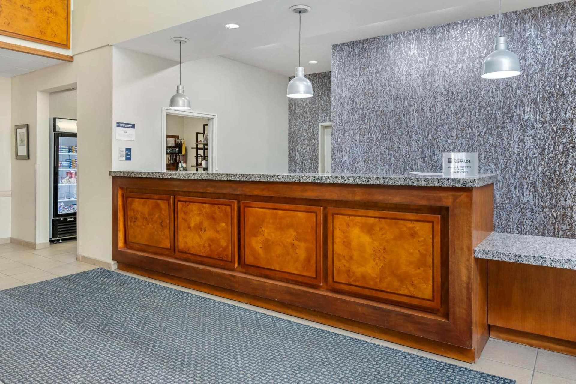 Best Western PLUS Peppertree Inn at Omak property views in Omak, WA — gallery photo 3
