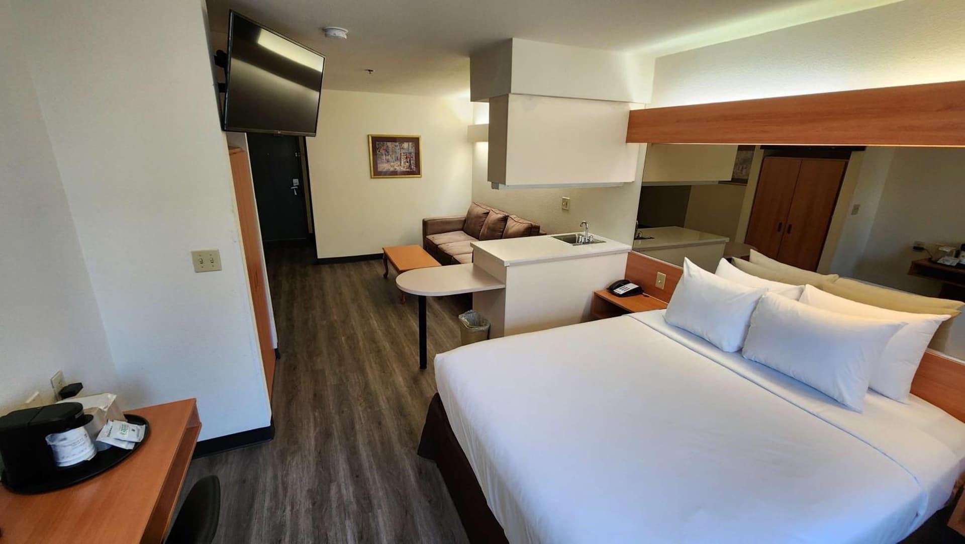SureStay by Best Western Sacramento South Natomas gallery photo in Sacramento, CA — image 5