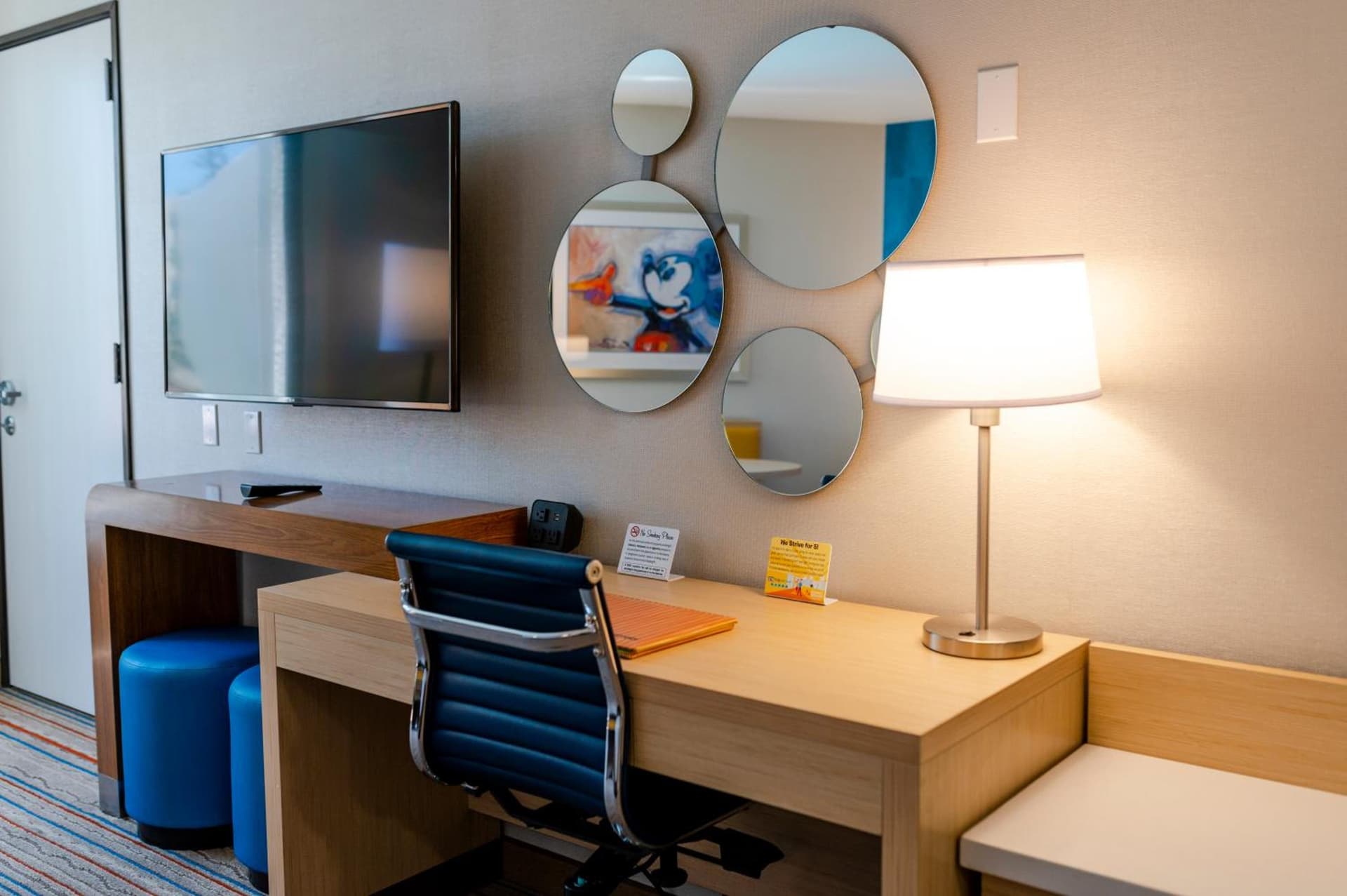 Howard Johnson by Wyndham Anaheim Hotel and Water Playground gallery photo in Anaheim, CA — image 82