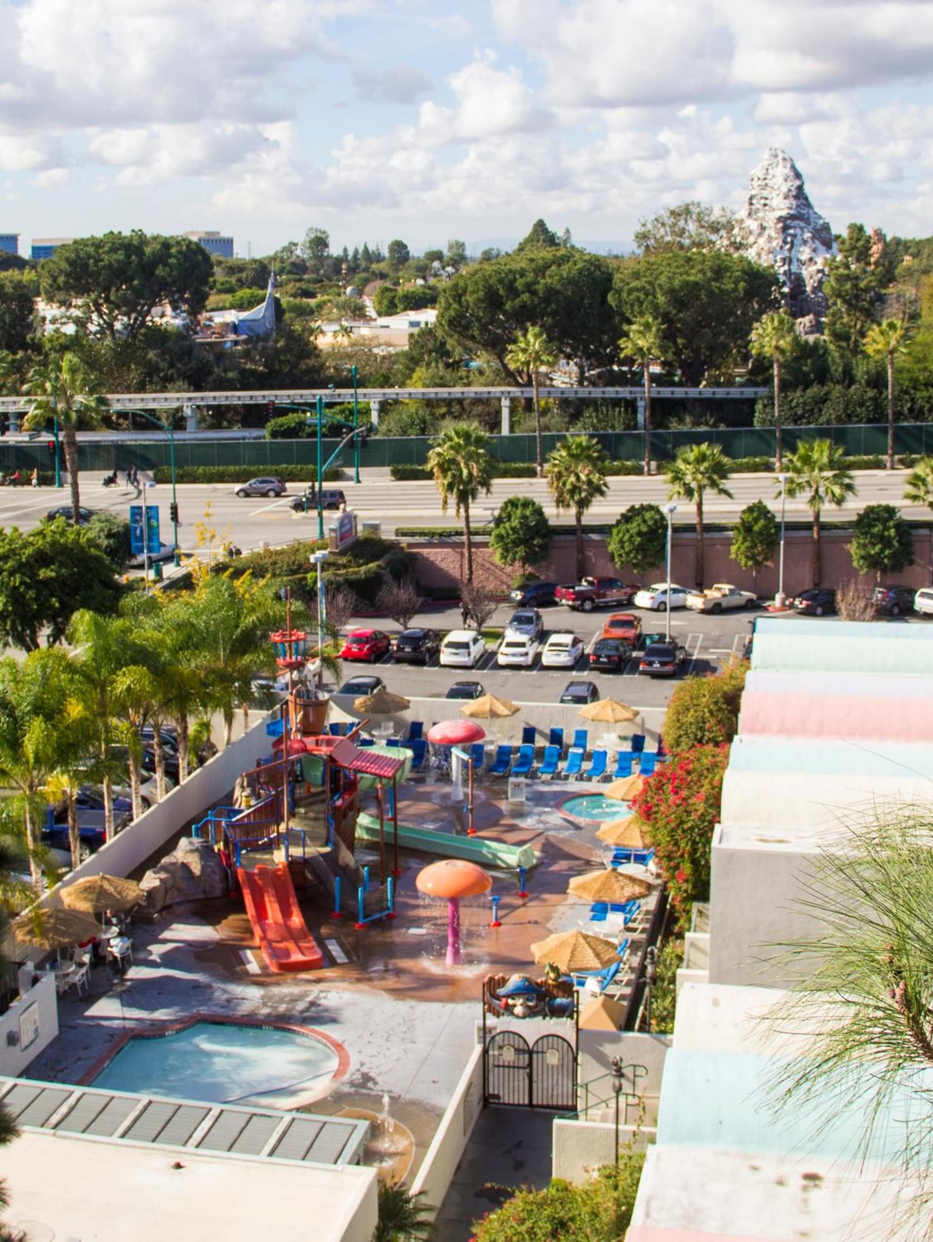 Howard Johnson by Wyndham Anaheim Hotel and Water Playground gallery photo in Anaheim, CA — image 38