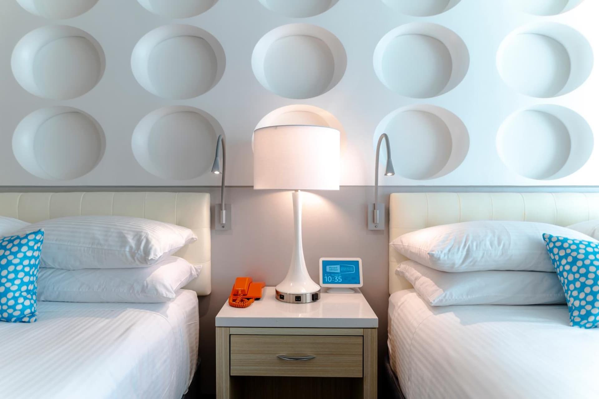 Howard Johnson by Wyndham Anaheim Hotel and Water Playground gallery photo in Anaheim, CA — image 61