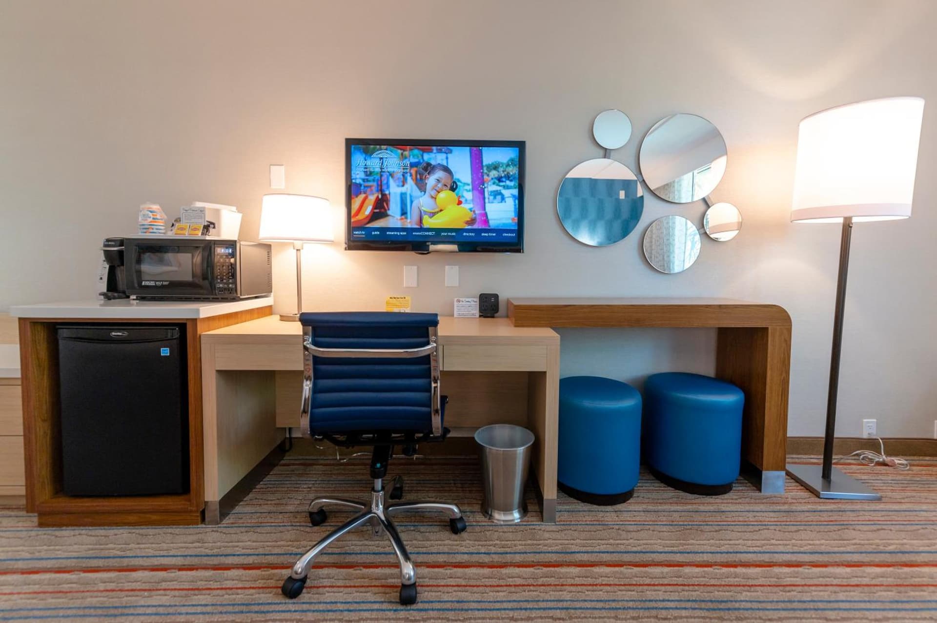 Howard Johnson by Wyndham Anaheim Hotel and Water Playground gallery photo in Anaheim, CA — image 47