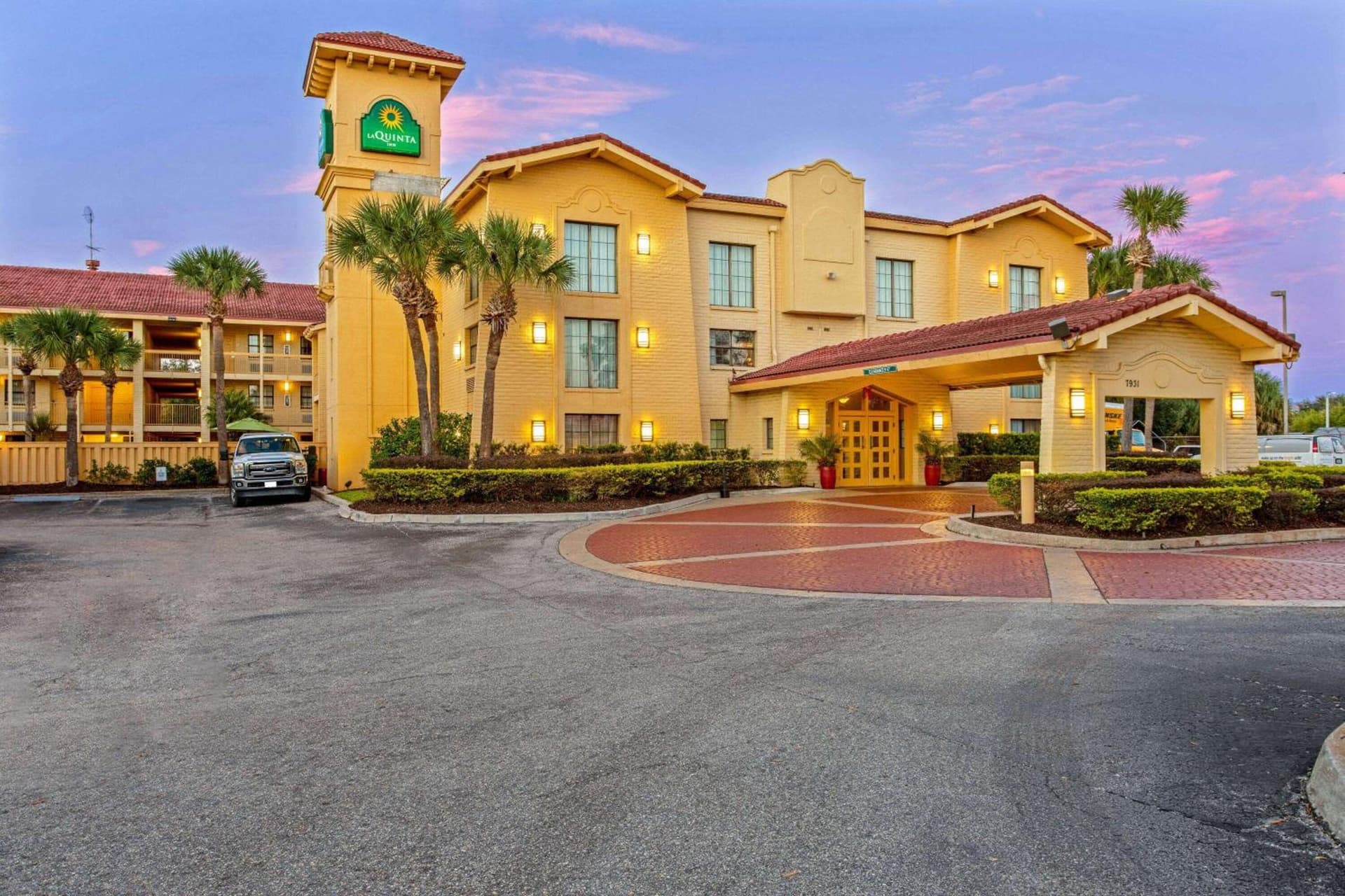 La Quinta Inn by Wyndham Orlando Airport West featured exterior or lobby in Orlando, FL — similar hotel
