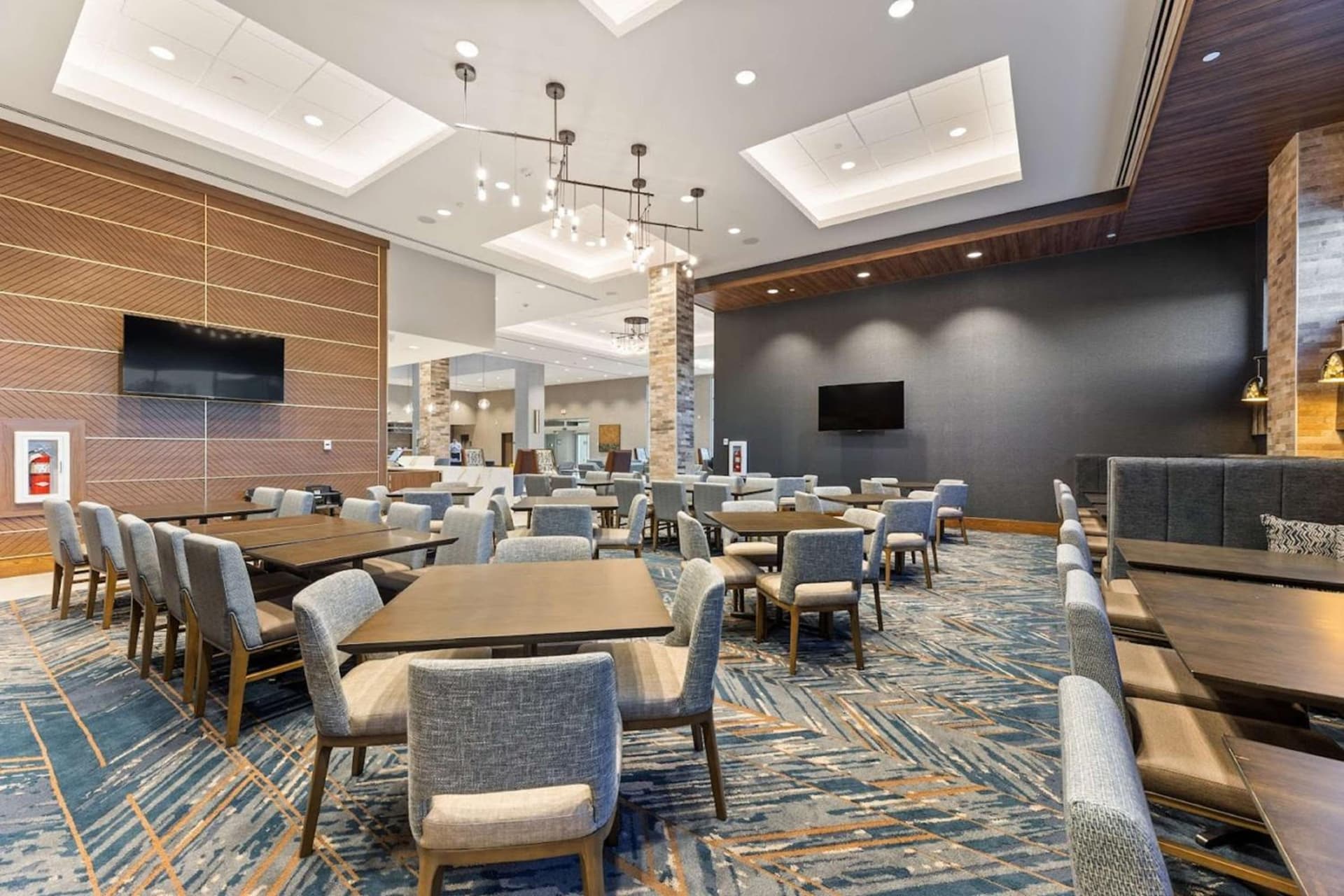 Embassy Suites By Hilton Irving Las Colinas gallery photo in Irving, TX — image 8