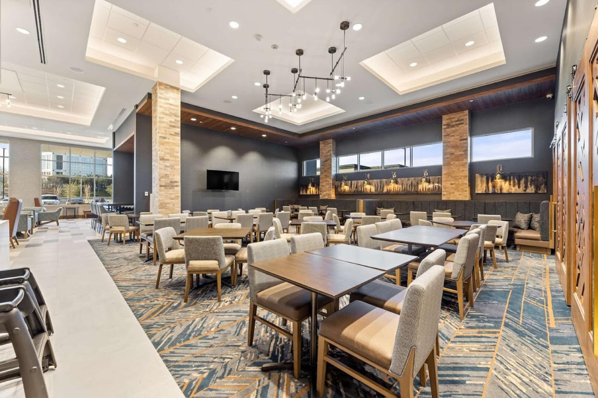 Embassy Suites By Hilton Irving Las Colinas gallery photo in Irving, TX — image 9